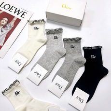 配包装🌟【一盒5 双】 🌟Dior 迪奥 经典字母logo 纯棉短筒袜 ,ins超火爆短袜,纯棉面料 配包装🌟【一盒5 双】 🌟Dior 迪奥 经典字母logo 纯棉短筒袜 ,ins超火爆短袜,纯棉面料