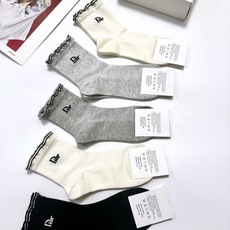 配包装🌟【一盒5 双】 🌟Dior 迪奥 经典字母logo 纯棉短筒袜 ,ins超火爆短袜,纯棉面料 配包装🌟【一盒5 双】 🌟Dior 迪奥 经典字母logo 纯棉短筒袜 ,ins超火爆短袜,纯棉面料