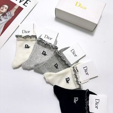 配包装🌟【一盒5 双】 🌟Dior 迪奥 经典字母logo 纯棉短筒袜 ,ins超火爆短袜,纯棉面料 配包装🌟【一盒5 双】 🌟Dior 迪奥 经典字母logo 纯棉短筒袜 ,ins超火爆短袜,纯棉面料