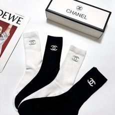 配包装🌟【一盒4 双】🌟Chanel 香奈儿 经典字母logo 超薄无骨中筒袜,纯棉 条纹小腿袜 堆堆袜 配包装🌟【一盒4 双】🌟Chanel 香奈儿 经典字母logo 超薄无骨中筒袜,纯棉 条纹小腿袜 堆堆袜