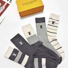 配包装🌟【一盒5 双】 🌟 LV 路易威登 经典刺绣字母logo 纯棉中筒袜 ,ins超火爆小腿袜, 配包装🌟【一盒5 双】 🌟 LV 路易威登 经典刺绣字母logo 纯棉中筒袜 ,ins超火爆小腿袜,