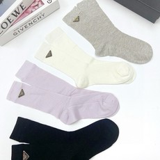 配包装🌟【一盒4 双】🌟Prada 普拉达 经典字母logo 超薄无骨中筒袜,纯棉 条纹小腿袜 堆堆袜 配包装🌟【一盒4 双】🌟Prada 普拉达 经典字母logo 超薄无骨中筒袜,纯棉 条纹小腿袜 堆堆袜