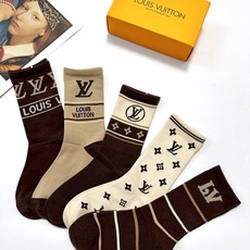 配包装🌟【一盒5双】 🌟LV 路易威登 经典字母logo 纯棉中筒袜 ,ins超火爆短袜,纯棉面料, 配包装🌟【一盒5双】 🌟LV 路易威登 经典字母logo 纯棉中筒袜 ,ins超火爆短袜,纯棉面料,