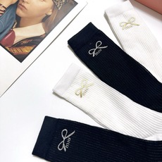配包装🌟【一盒4 双】🌟缪缪 miumiu 经典字母logo 超薄无骨中筒袜,纯棉 条纹小腿袜 堆堆袜 配包装🌟【一盒4 双】🌟缪缪 miumiu 经典字母logo 超薄无骨中筒袜,纯棉 条纹小腿袜 堆堆袜
