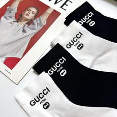 配包装🌟【一盒4双】🌟Gucci 古琦 经典字母logo 纯棉中筒袜 经典纯色短袜🌟ins爆款!专柜在售 配包装🌟【一盒4双】🌟Gucci 古琦 经典字母logo 纯棉中筒袜 经典纯色短袜🌟ins爆款!专柜在售