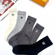 配包装🌟【一盒5 双】男士福利款 🌟LV 路易威登 经典刺绣字母logo 羊绒混纺中筒袜 ,软糯亲肤 配包装🌟【一盒5 双】男士福利款 🌟LV 路易威登 经典刺绣字母logo 羊绒混纺中筒袜 ,软糯亲肤
