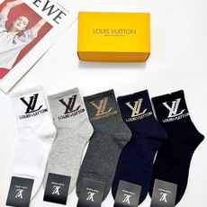 配包装🌟【一盒5 双】 🌟LV 路易威登 经典字母logo ins超火爆中筒袜,纯棉面料,潮人必备 ,经 配包装🌟【一盒5 双】 🌟LV 路易威登 经典字母logo ins超火爆中筒袜,纯棉面料,潮人必备 ,经