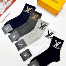 配包装🌟【一盒5 双】 🌟LV 路易威登 经典字母logo ins超火爆中筒袜,纯棉面料,潮人必备 ,经 配包装🌟【一盒5 双】 🌟LV 路易威登 经典字母logo ins超火爆中筒袜,纯棉面料,潮人必备 ,经