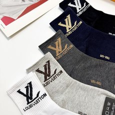 配包装🌟【一盒5 双】 🌟LV 路易威登 经典字母logo ins超火爆中筒袜,纯棉面料,潮人必备 ,经 配包装🌟【一盒5 双】 🌟LV 路易威登 经典字母logo ins超火爆中筒袜,纯棉面料,潮人必备 ,经