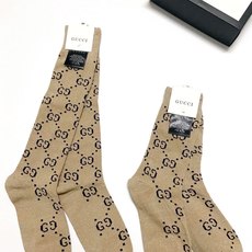 配包装🌟【一盒2 双】🌟Gucci 古奇 爆款金银丝长筒袜 中筒袜,超级火爆小腿袜。双针针织混纺金银丝材 配包装🌟【一盒2 双】🌟Gucci 古奇 爆款金银丝长筒袜 中筒袜,超级火爆小腿袜。双针针织混纺金银丝材
