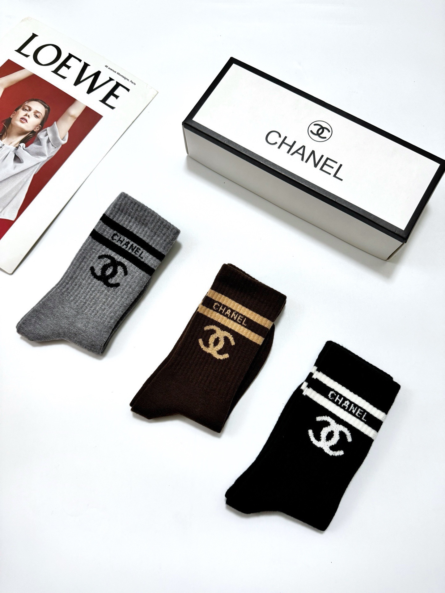 配包装🌟【一盒 3 双】🌟Chanel 香奈儿  经典字母 logo羊绒 中筒袜  ！超级软糯亲肤！🌟i
