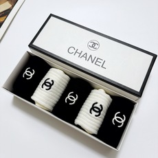 配包装🌟【一盒5 双】 🌟Chanel 香奈儿 经典刺绣字母logo 纯棉中筒袜 ,ins超火爆小腿 配包装🌟【一盒5 双】 🌟Chanel 香奈儿 经典刺绣字母logo 纯棉中筒袜 ,ins超火爆小腿