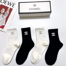 配包装🌟【一盒4双】🌟Chanel 香奈儿 经典纯色 字母logo 纯棉中筒袜 🌟ins爆款!专柜在售i 配包装🌟【一盒4双】🌟Chanel 香奈儿 经典纯色 字母logo 纯棉中筒袜 🌟ins爆款!专柜在售i