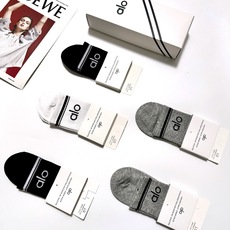 配包装🌟【一盒5 双】 🌟alo 经典字母logo纯棉短袜 中筒袜 , 男女同款,ins超火爆红人同款 配包装🌟【一盒5 双】 🌟alo 经典字母logo纯棉短袜 中筒袜 , 男女同款,ins超火爆红人同款