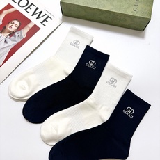 配包装🌟【一盒4双】🌟Gucci 古琦 经典纯色 字母logo 纯棉中筒袜 🌟ins爆款!专柜在售ing 配包装🌟【一盒4双】🌟Gucci 古琦 经典纯色 字母logo 纯棉中筒袜 🌟ins爆款!专柜在售ing