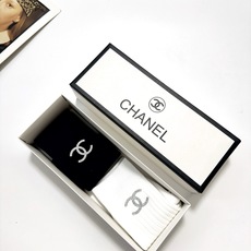 配包装🌟【一盒2 双】 🌟Chanel 香奈儿 经典字母logo ins超火爆中筒袜,纯棉面料,潮人必备 配包装🌟【一盒2 双】 🌟Chanel 香奈儿 经典字母logo ins超火爆中筒袜,纯棉面料,潮人必备