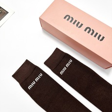 爆款回货 配包装🌟【一盒一 双】 🌟缪缪 miumiu 经典字母logo纯棉袜 小腿堆堆袜,ins超火爆 爆款回货 配包装🌟【一盒一 双】 🌟缪缪 miumiu 经典字母logo纯棉袜 小腿堆堆袜,ins超火爆