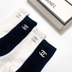 配包装🌟【一盒4 双】🌟Chanel 香奈儿 经典字母logo 超薄无骨中筒袜,纯棉 条纹小腿袜 堆堆袜 配包装🌟【一盒4 双】🌟Chanel 香奈儿 经典字母logo 超薄无骨中筒袜,纯棉 条纹小腿袜 堆堆袜