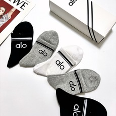 配包装🌟【一盒5 双】 🌟alo 经典字母logo纯棉短袜 中筒袜 , 男女同款,ins超火爆红人同款 配包装🌟【一盒5 双】 🌟alo 经典字母logo纯棉短袜 中筒袜 , 男女同款,ins超火爆红人同款