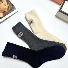 配包装🌟【一盒3双】🌟UGG 经典字母 logo刺绣羊毛 混纺中筒袜 !超级软糯亲肤!🌟ins爆款!专 配包装🌟【一盒3双】🌟UGG 经典字母 logo刺绣羊毛 混纺中筒袜 !超级软糯亲肤!🌟ins爆款!专
