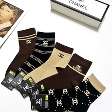 配包装🌟【一盒5 双】 🌟Chanel 香奈儿 经典字母logo ins超火爆中筒袜,纯棉面料,潮人必备 配包装🌟【一盒5 双】 🌟Chanel 香奈儿 经典字母logo ins超火爆中筒袜,纯棉面料,潮人必备