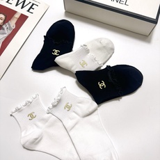 配包装🌟【一盒4 双】🌟Chanel 香奈儿 经典字母logo 透气纯棉花边短筒袜 ,ins超火爆红人 配包装🌟【一盒4 双】🌟Chanel 香奈儿 经典字母logo 透气纯棉花边短筒袜 ,ins超火爆红人