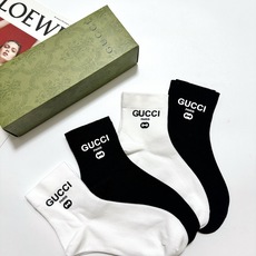 配包装🌟【一盒4双】🌟Gucci 古琦 经典字母logo 纯棉中筒袜 经典纯色短袜🌟ins爆款!专柜在售 配包装🌟【一盒4双】🌟Gucci 古琦 经典字母logo 纯棉中筒袜 经典纯色短袜🌟ins爆款!专柜在售