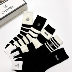 配包装🌟【一盒5 双】 🌟Chanel 香奈儿 经典字母刺绣logo 纯棉中筒袜 ,ins超火爆中筒 配包装🌟【一盒5 双】 🌟Chanel 香奈儿 经典字母刺绣logo 纯棉中筒袜 ,ins超火爆中筒