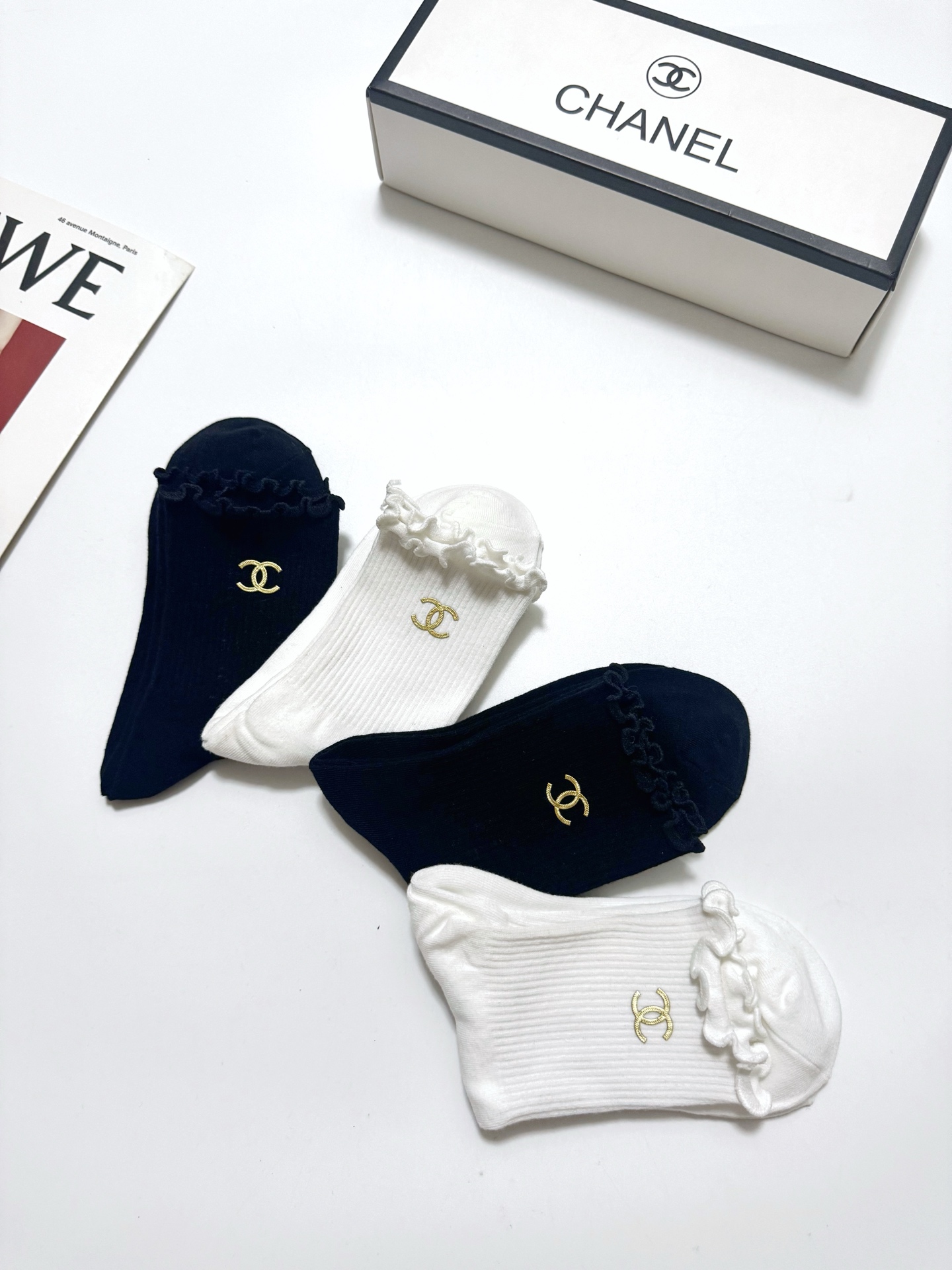 配包装🌟【一盒4双】🌟Chanel 香奈儿 经典纯色 字母logo 纯棉木耳边中筒袜 🌟ins爆款！专柜
