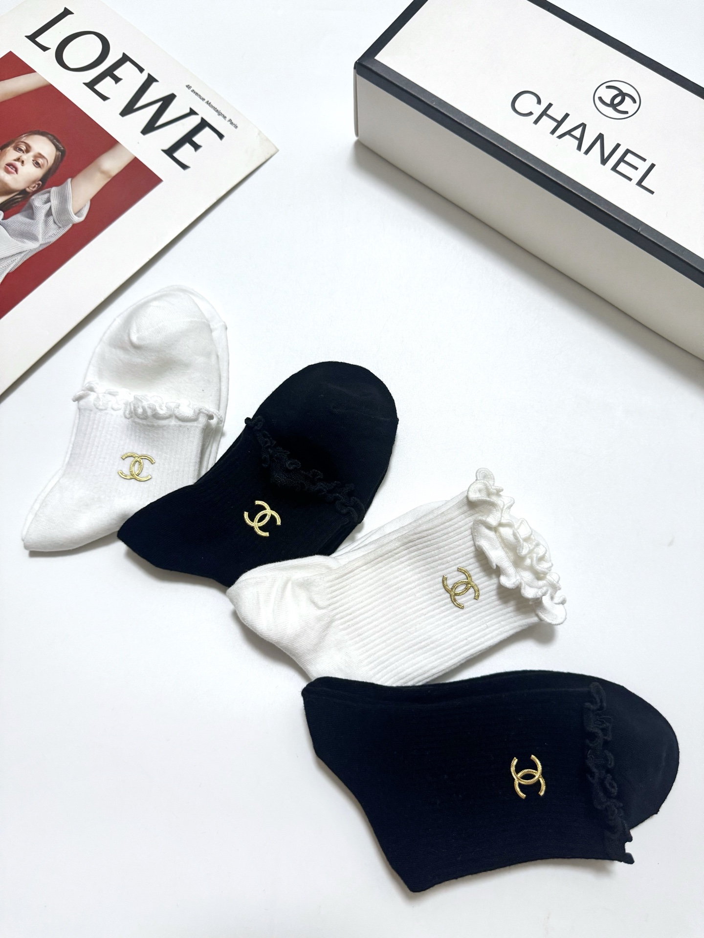 配包装🌟【一盒4双】🌟Chanel 香奈儿 经典字母logo 木耳边纯棉中筒袜 短筒袜经典纯色🌟ins爆 配包装🌟【一盒4双】🌟Chanel 香奈儿 经典字母logo 木耳边纯棉中筒袜 短筒袜经典纯色🌟ins爆