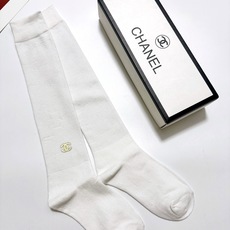 配包装 🌟【一盒一双】 🌟Chanel 香奈儿 经典双C字母logo纯棉长筒袜 小腿袜 🌟ins爆款!专柜在售ing 配包装 🌟【一盒一双】 🌟Chanel 香奈儿 经典双C字母logo纯棉长筒袜 小腿袜 🌟ins爆款!专柜在售ing