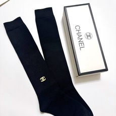 配包装 🌟【一盒一双】 🌟Chanel 香奈儿 经典双C字母logo纯棉长筒袜 小腿袜 🌟ins爆款!专柜在售ing 配包装 🌟【一盒一双】 🌟Chanel 香奈儿 经典双C字母logo纯棉长筒袜 小腿袜 🌟ins爆款!专柜在售ing