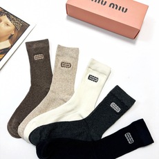 配包装 🌟【一盒5 双】 🌟缪缪 miumiu 经典刺绣字母logo 混纺中筒袜 ,软糯亲肤,ins超火爆配色 , 配包装 🌟【一盒5 双】 🌟缪缪 miumiu 经典刺绣字母logo 混纺中筒袜 ,软糯亲肤,ins超火爆配色 ,