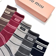 配包装 🌟【一盒5 双】 🌟缪缪miumiu 经典字母 logo 羊绒混纺中筒袜 ,ins超火爆中筒袜,潮人必备 配包装 🌟【一盒5 双】 🌟缪缪miumiu 经典字母 logo 羊绒混纺中筒袜 ,ins超火爆中筒袜,潮人必备