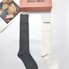 配包装 🌟【一盒一双】 🌟缪缪 miumiu 经典字母logo纯棉长筒袜 小腿袜 🌟ins爆款!专柜在售ing 🌟好看 配包装 🌟【一盒一双】 🌟缪缪 miumiu 经典字母logo纯棉长筒袜 小腿袜 🌟ins爆款!专柜在售ing 🌟好看