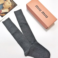 配包装 🌟【一盒一双】 🌟缪缪 miumiu 经典字母logo纯棉长筒袜 小腿袜 🌟ins爆款!专柜在售ing 🌟好看 配包装 🌟【一盒一双】 🌟缪缪 miumiu 经典字母logo纯棉长筒袜 小腿袜 🌟ins爆款!专柜在售ing 🌟好看