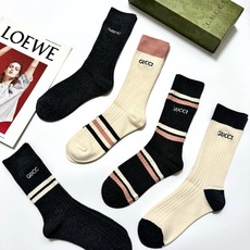 配包装 🌟【一盒5 双】 🌟Gucci 古琦 经典刺绣字母logo 纯棉中筒袜 ,ins超火爆小腿袜,纯棉面料,潮 配包装 🌟【一盒5 双】 🌟Gucci 古琦 经典刺绣字母logo 纯棉中筒袜 ,ins超火爆小腿袜,纯棉面料,潮