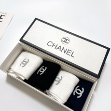 配包装 🌟【一盒4 双】 🌟Chanel 香奈儿 经典字母logo 超薄无骨中筒袜,纯棉 条纹小腿袜 堆堆袜 🌟ins 配包装 🌟【一盒4 双】 🌟Chanel 香奈儿 经典字母logo 超薄无骨中筒袜,纯棉 条纹小腿袜 堆堆袜 🌟ins