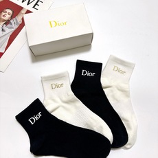 配包装 🌟【一盒4双】 🌟Dior 迪奥 经典字母logo 纯棉短筒袜 经典纯色短袜 🌟ins爆款!专柜在售ing 🌟原 配包装 🌟【一盒4双】 🌟Dior 迪奥 经典字母logo 纯棉短筒袜 经典纯色短袜 🌟ins爆款!专柜在售ing 🌟原