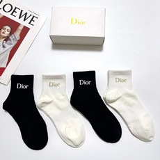 配包装 🌟【一盒4双】 🌟Dior 迪奥 经典字母logo 纯棉短筒袜 经典纯色短袜 🌟ins爆款!专柜在售ing 🌟原 配包装 🌟【一盒4双】 🌟Dior 迪奥 经典字母logo 纯棉短筒袜 经典纯色短袜 🌟ins爆款!专柜在售ing 🌟原