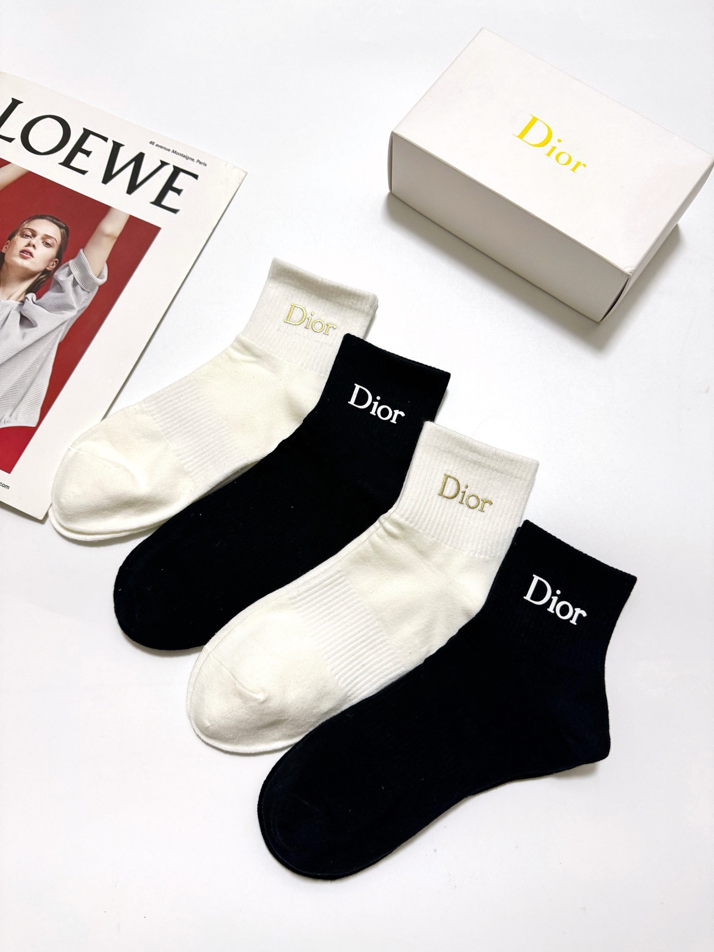 配包装 🌟【一盒4双】 🌟Dior 迪奥 经典字母logo 纯棉短筒袜 经典纯色短袜 🌟ins爆款!专柜在售ing 🌟原 配包装 🌟【一盒4双】 🌟Dior 迪奥 经典字母logo 纯棉短筒袜 经典纯色短袜 🌟ins爆款!专柜在售ing 🌟原