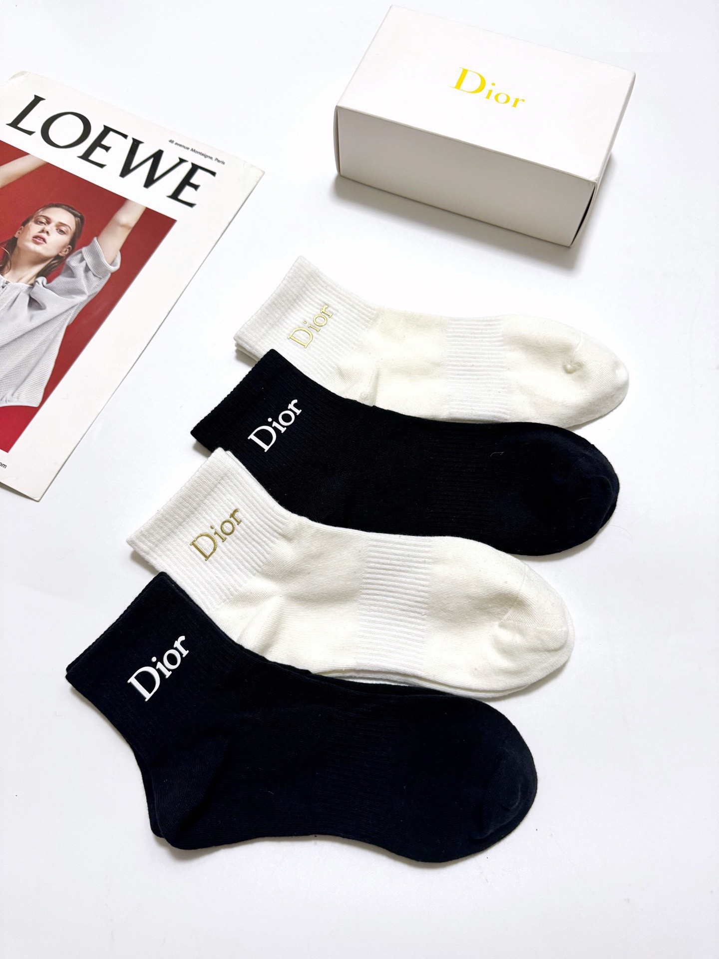 配包装 🌟【一盒4双】 🌟Dior 迪奥 经典字母logo 纯棉短筒袜 经典纯色短袜 🌟ins爆款!专柜在售ing 🌟原 配包装 🌟【一盒4双】 🌟Dior 迪奥 经典字母logo 纯棉短筒袜 经典纯色短袜 🌟ins爆款!专柜在售ing 🌟原