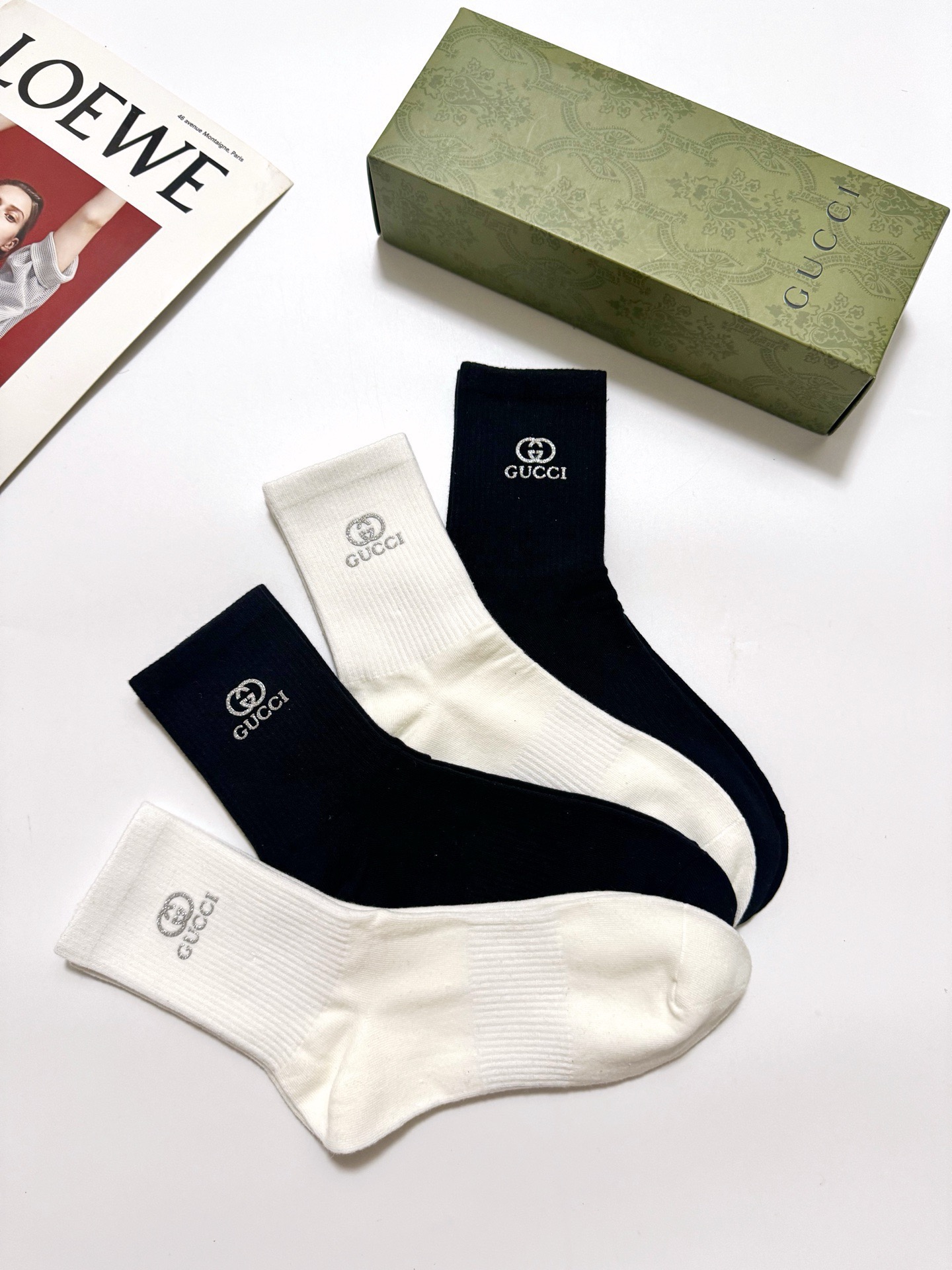 配包装 🌟【一盒4双】 🌟Gucci 古琦 经典纯色 字母logo 纯棉中筒袜 🌟ins爆款!专柜在售ing 🌟原单货 配包装 🌟【一盒4双】 🌟Gucci 古琦 经典纯色 字母logo 纯棉中筒袜 🌟ins爆款!专柜在售ing 🌟原单货