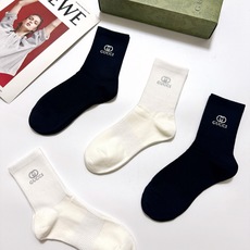 配包装 🌟【一盒4双】 🌟Gucci 古琦 经典纯色 字母logo 纯棉中筒袜 🌟ins爆款!专柜在售ing 🌟原单货 配包装 🌟【一盒4双】 🌟Gucci 古琦 经典纯色 字母logo 纯棉中筒袜 🌟ins爆款!专柜在售ing 🌟原单货