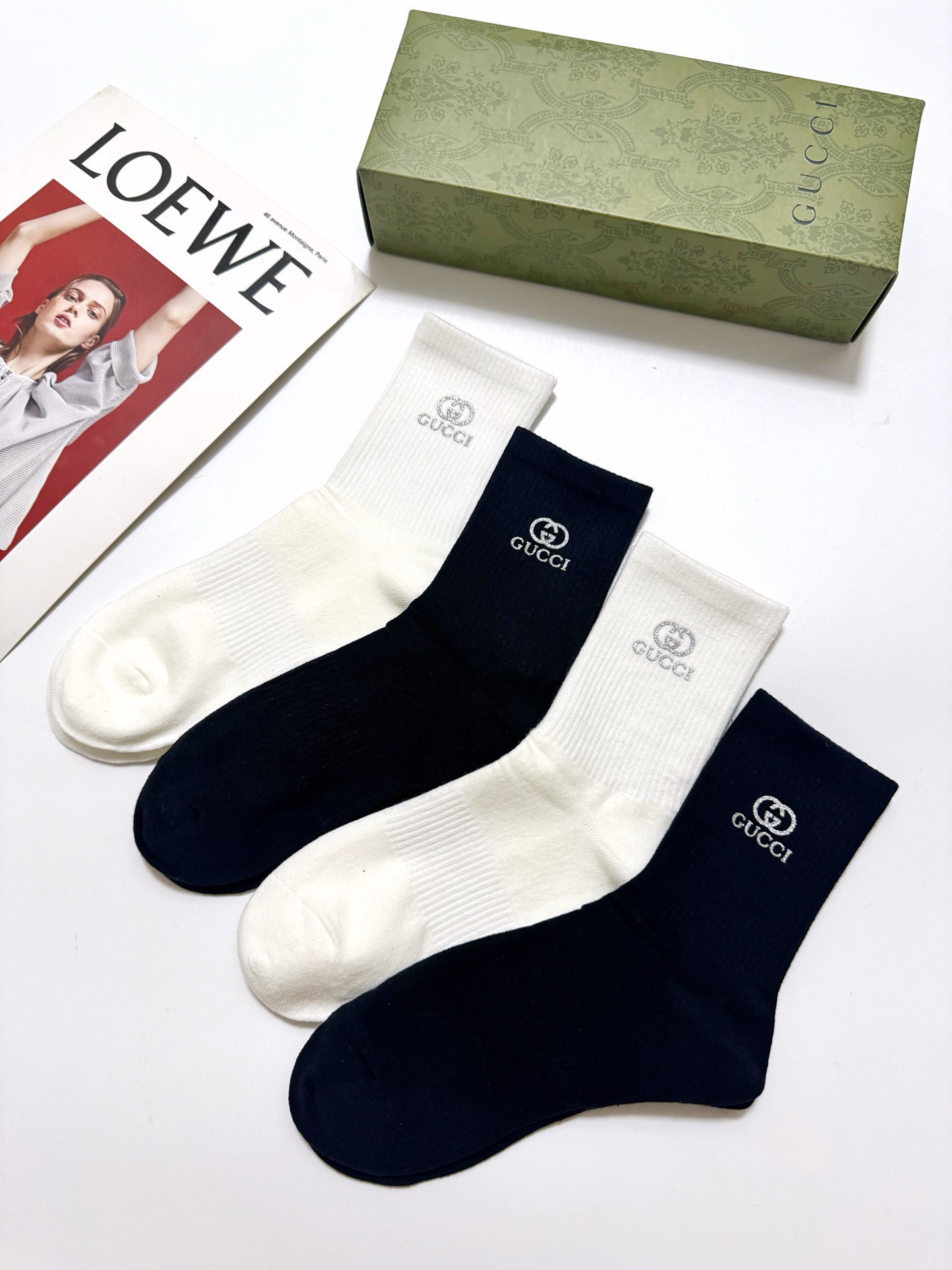 配包装 🌟【一盒4双】 🌟Gucci 古琦 经典纯色 字母logo 纯棉中筒袜 🌟ins爆款!专柜在售ing 🌟原单货 配包装 🌟【一盒4双】 🌟Gucci 古琦 经典纯色 字母logo 纯棉中筒袜 🌟ins爆款!专柜在售ing 🌟原单货