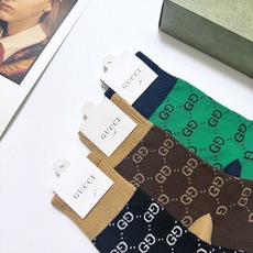 配包装 🌟【一盒3双】 🌟Gucci 古琦 经典字母 logo 纯棉 中筒袜 !超级软糯亲肤! 🌟ins爆款!专柜在售 配包装 🌟【一盒3双】 🌟Gucci 古琦 经典字母 logo 纯棉 中筒袜 !超级软糯亲肤! 🌟ins爆款!专柜在售