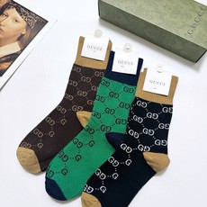 配包装 🌟【一盒3双】 🌟Gucci 古琦 经典字母 logo 纯棉 中筒袜 !超级软糯亲肤! 🌟ins爆款!专柜在售 配包装 🌟【一盒3双】 🌟Gucci 古琦 经典字母 logo 纯棉 中筒袜 !超级软糯亲肤! 🌟ins爆款!专柜在售