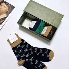 配包装 🌟【一盒3双】 🌟Gucci 古琦 经典字母 logo 纯棉 中筒袜 !超级软糯亲肤! 🌟ins爆款!专柜在售 配包装 🌟【一盒3双】 🌟Gucci 古琦 经典字母 logo 纯棉 中筒袜 !超级软糯亲肤! 🌟ins爆款!专柜在售