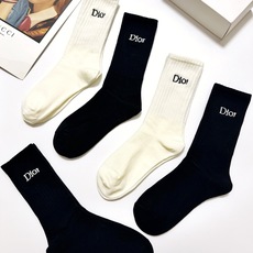 配包装 🌟【一盒5 双】 🌟Dior 迪奥 经典刺绣字母logo 纯棉中筒袜 ,ins超火爆小腿袜,纯棉面料,潮人 配包装 🌟【一盒5 双】 🌟Dior 迪奥 经典刺绣字母logo 纯棉中筒袜 ,ins超火爆小腿袜,纯棉面料,潮人