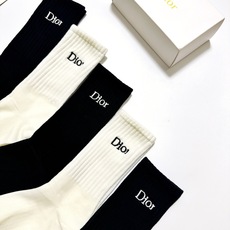 配包装 🌟【一盒5 双】 🌟Dior 迪奥 经典刺绣字母logo 纯棉中筒袜 ,ins超火爆小腿袜,纯棉面料,潮人 配包装 🌟【一盒5 双】 🌟Dior 迪奥 经典刺绣字母logo 纯棉中筒袜 ,ins超火爆小腿袜,纯棉面料,潮人
